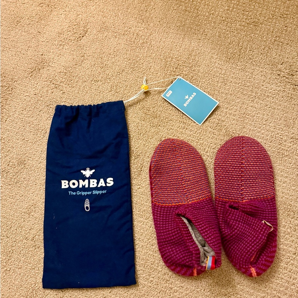 NWT Bombas Women’s Red and Purple Gripper Slippers